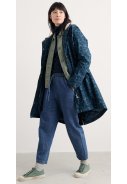 Dunkelblaue mit Blumen Damen Regenmantel Plant Hunter von Seasalt 2