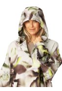 Light Photoristic Flower one-Size Regenponcho mit ÄrmelnSuchen von Ilse Jacobsen 5